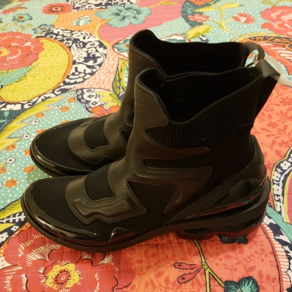 Nike Shoes - NIKE WOMEN'S AIR VAPORMAX LIGHT II PACK AVAILABLE